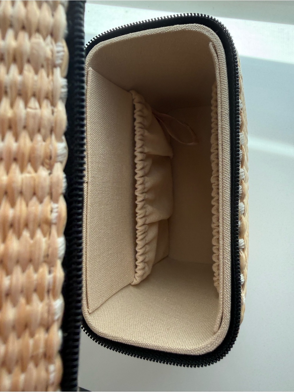 CHANEL beauty cosmetic bag - Picture 3 of 7